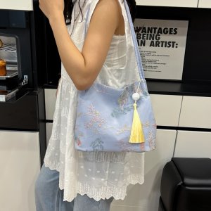 トートバッグ レディース 2way ホボバッグ 大容量 シルク 刺繍 新中華風 春 2026 新作 お洒落 通勤 旅行 便利 上品（1ヶ）