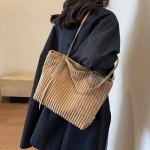 トートバッグ レディース a4 コーデュロイ 縦型 ポケット女性 軽い 大きめ やわらかめ 軽量 肩掛 通勤 通学 大学生 高校生 大容量 ショルダーバック（1ヶ）