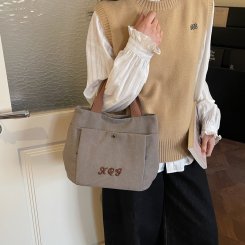 トートバッグ レディース キャンバスバッグ 通勤に便利 お弁当入れにも 刺繍入り マグネットボタン おしゃれ 普段使い（1ヶ）
