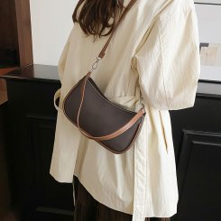 アンダーアームバッグ レディース 2wayショルダーバッグ 三日月シルエット PU 2025秋冬 通勤 お洒落 シンプル 上品（1ヶ）