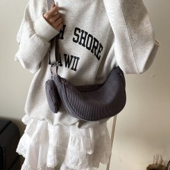 ショルダーバッグ コーデュロイ レディース 斜め掛けバッグ 無地 肩掛け 斜めがけ シンプル 通勤 通学 旅行 アウトドア ハーフムーン型 小財布付き（1ヶ）