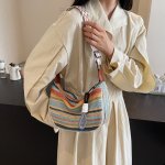 ショルダーバッグ キルティングバッグ 大容量 斜めがけ 半月型 レディース バッグ 斜め掛けバッグ シンプル おしゃれ 軽量 鞄 お出かけ 通勤 通学（1ヶ）