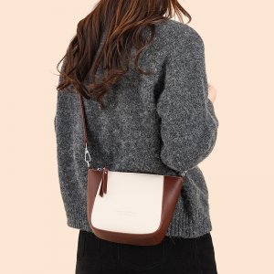 2026春 新作 ショルダーバッグ メッセンジャーバッグ 2way レディース PU素材 ジップ 通勤 お出かけ プレゼント 母の日 お洒落（1ヶ）