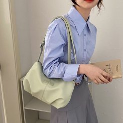 ショルダーバッグ レディース レガートラルゴ かるいかばん 斜めがけ おしゃれ かるいカバン 軽い鞄 軽いカバン 軽量 コンパクト シンプル 通勤 女子 旅行 大人 主婦 かわいい フェイクレザー （1ヶ）