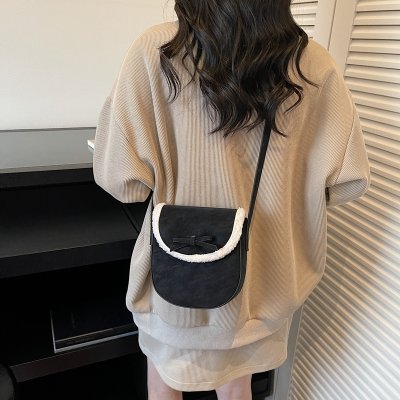 サドルバッグ レディース 斜めがけバッグ スエード 秋冬新作 通勤 お出かけ お洒落 使いやすい（1ヶ）