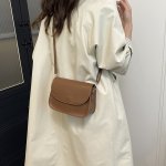 ショルダーバッグ レディース 2wayバッグ 小サイズ スクエア型 馬鞍デザイン レトロ ロック留め 通勤に お出かけ 夏の新作 シンプルでお洒落（1ヶ）