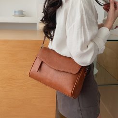 ショルダーバッグ 2way レディース PUショルダーバッグ シンプルデザイン 通勤 デート お洒落 高級感（1ヶ）