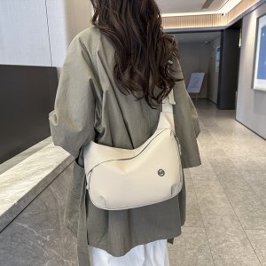 メッセンジャーバッグ レディース 2way ショルダーバッグ 大容量 ナイロン素材 通学 通勤 インス風 森系 お洒落 軽量（1ヶ）