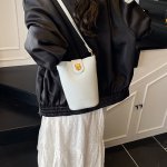 スマホショルダー スマホポーチ PUレザー スマホポシェット レディース ショルダーポーチ 肩掛け ショルダー 携帯 ケース 斜め掛け 軽量 ポシェット（1ヶ）