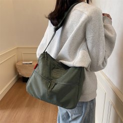 ショルダーバッグ レディース 軽量 ポケット ナイロン サイド ファスナー付き a4 バッグ 鞄 ショルダー ボディバッグ 斜め掛け 肩掛け 大容量 （1ヶ）