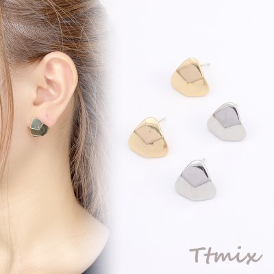 デザインピアス 三角形カット 15×15.5mm（1ペア）