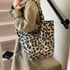 ファーバッグ 2way bag バッグ かわいい ハンドバッグ レディース ファーバッグ ショルダーバッグ もこもこ ふわふわ 冬 肩掛け 鞄（1ヶ）