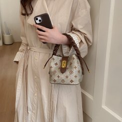 バケツバッグ レディース バケツバッグ PU素材 刺繍仕様 3way 通勤 仕事 軽奢 お洒落 プレゼント（1ヶ）