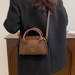 トートバッグ レディース 2way 肩掛け 縦型 PUレザー 斜めがけ バケツバッグ シンプル ショルダーバッグ 通勤 通学 大容量 おしゃれ カジュアル（1ヶ）